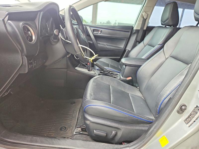 58561526 :رقم المزاد ، 2T1BURHE7JC029617 vin ، 2018 Toyota Corolla مزاد بيع