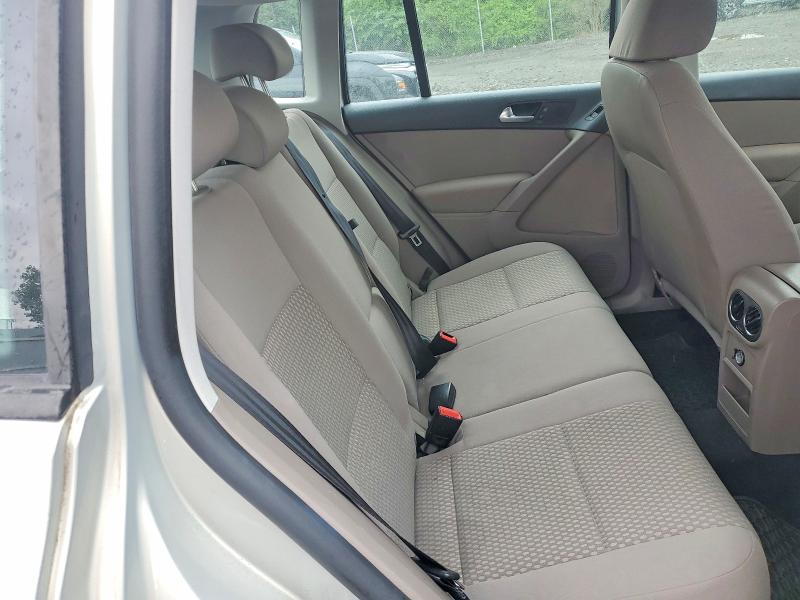 58114076 :رقم المزاد ، WVGBV7AX9AW516379 vin ، 2010 Volkswagen Tiguan مزاد بيع