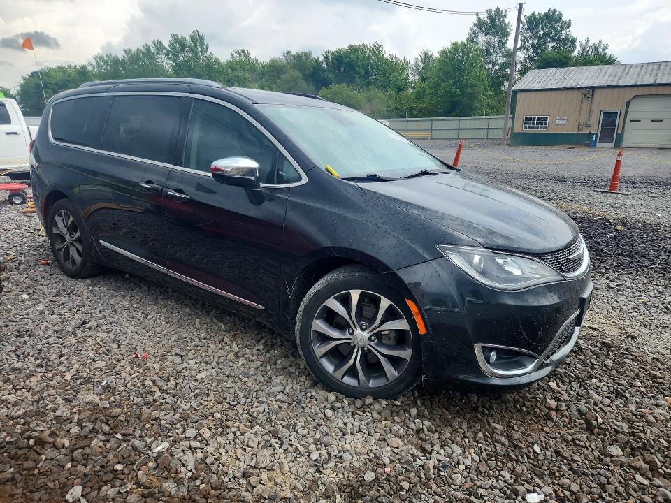 56103626 :رقم المزاد ، 2C4RC1GG0HR838036 vin ، 2017 Chrysler Pacifica مزاد بيع