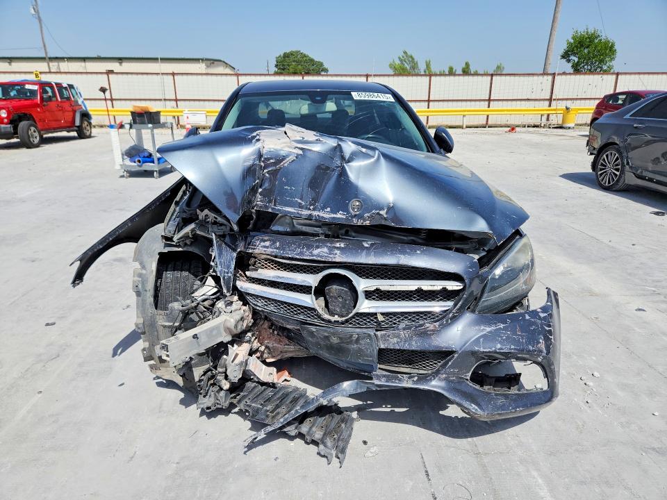 2015 Mercedes-benz C მანქანა იყიდება აუქციონზე, vin: 55SWF4KB4FU020713, აუქციონის ნომერი: 85986415