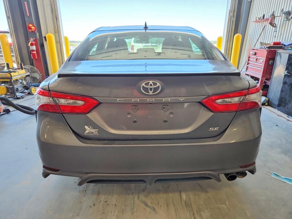 56271206 :رقم المزاد ، 4T1B11HK0KU692706 vin ، 2019 Toyota Camry مزاد بيع