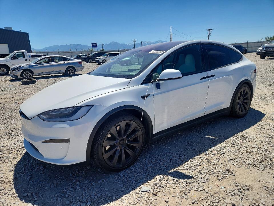 57781306 :رقم المزاد ، 7SAXCBE68NF331810 vin ، 2022 Tesla Model X مزاد بيع