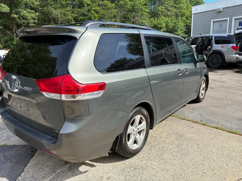 58598036 :رقم المزاد ، 5TDKK3DC8CS240357 vin ، 2012 Toyota Sienna مزاد بيع