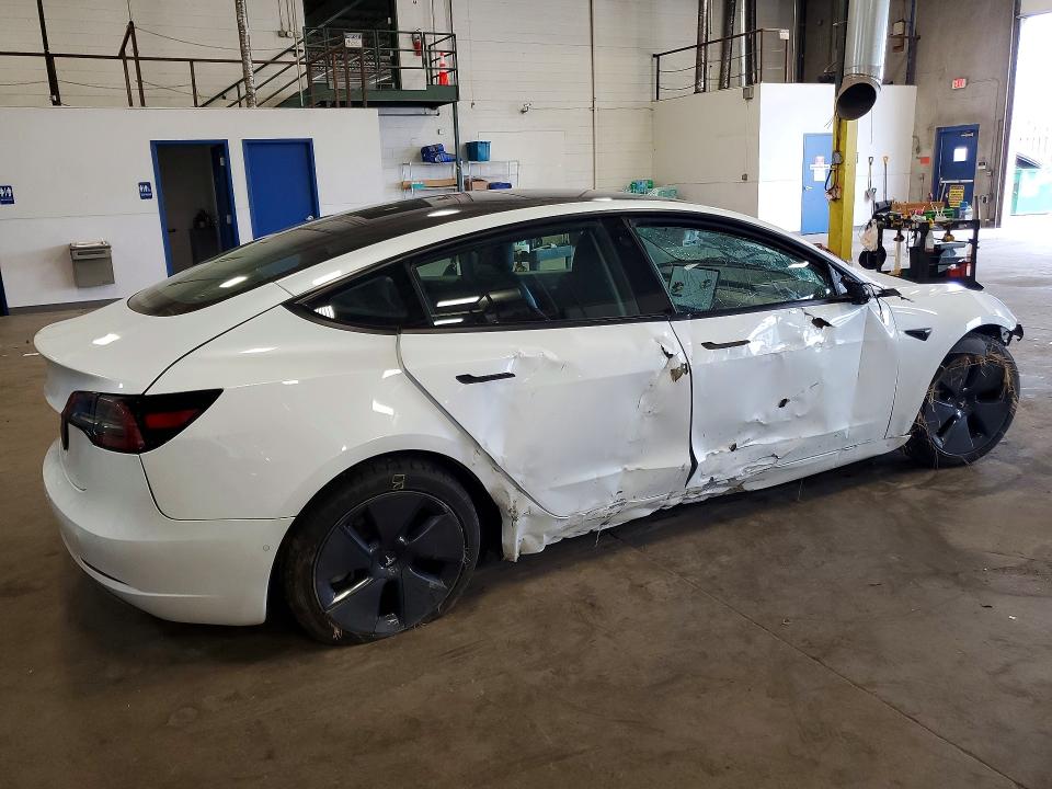2022 Tesla Model 3 მანქანა იყიდება აუქციონზე, vin: 5YJ3E1EB1NF195808, აუქციონის ნომერი: 56263976