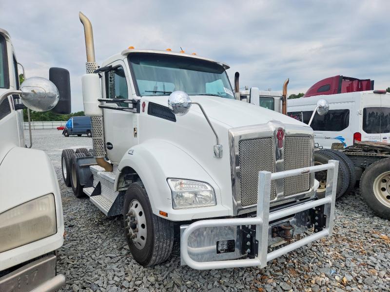 59105806 :رقم المزاد ، 1XKZDP9XXHJ168596 vin ، 2017 Kenworth Construction مزاد بيع