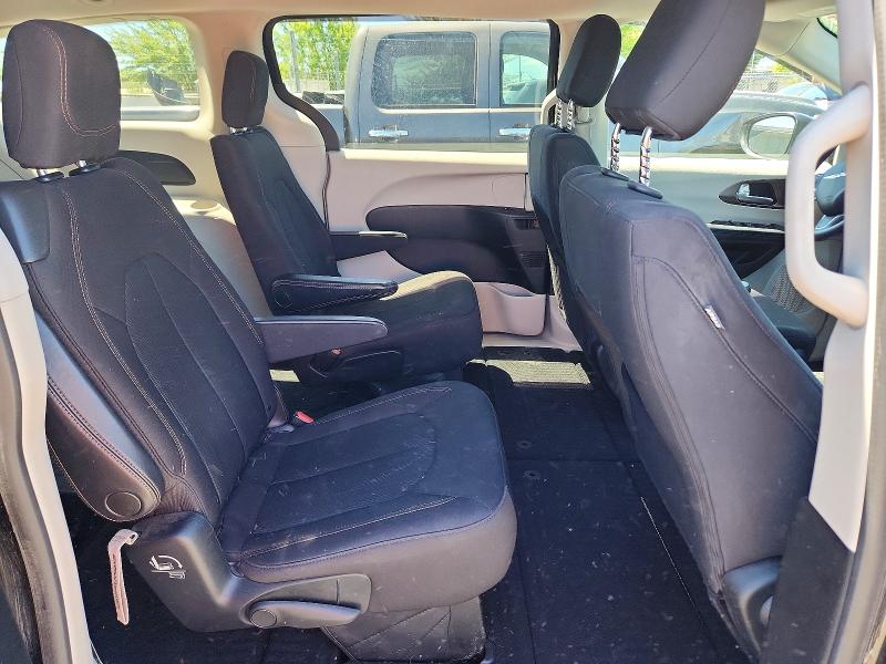 55536986 :رقم المزاد ، 2C4RC1CG7HR747948 vin ، 2017 Chrysler Pacifica مزاد بيع