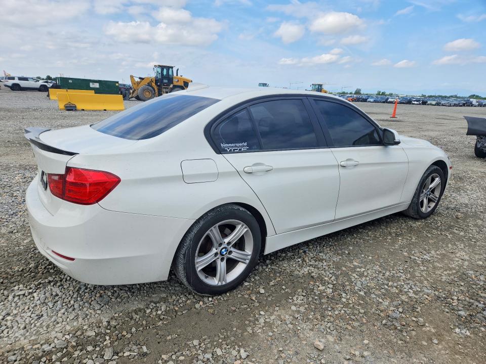 55835366 :رقم المزاد ، WBA3B5G50ENS09980 vin ، 2014 Bmw 328 مزاد بيع