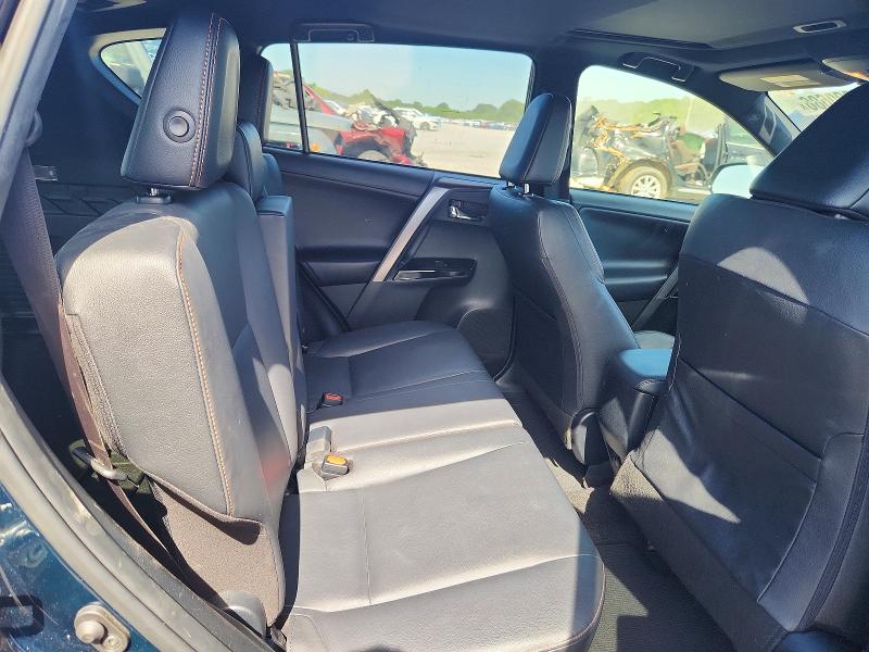 56320686 :رقم المزاد ، JTMNFREV0JD123112 vin ، 2018 Toyota Rav4 مزاد بيع