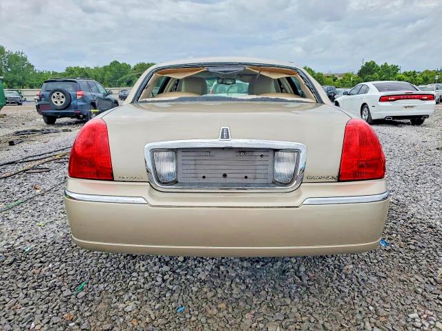 57831496 :رقم المزاد ، 2LNBL8CV7BX754860 vin ، 2011 Lincoln Town Car مزاد بيع