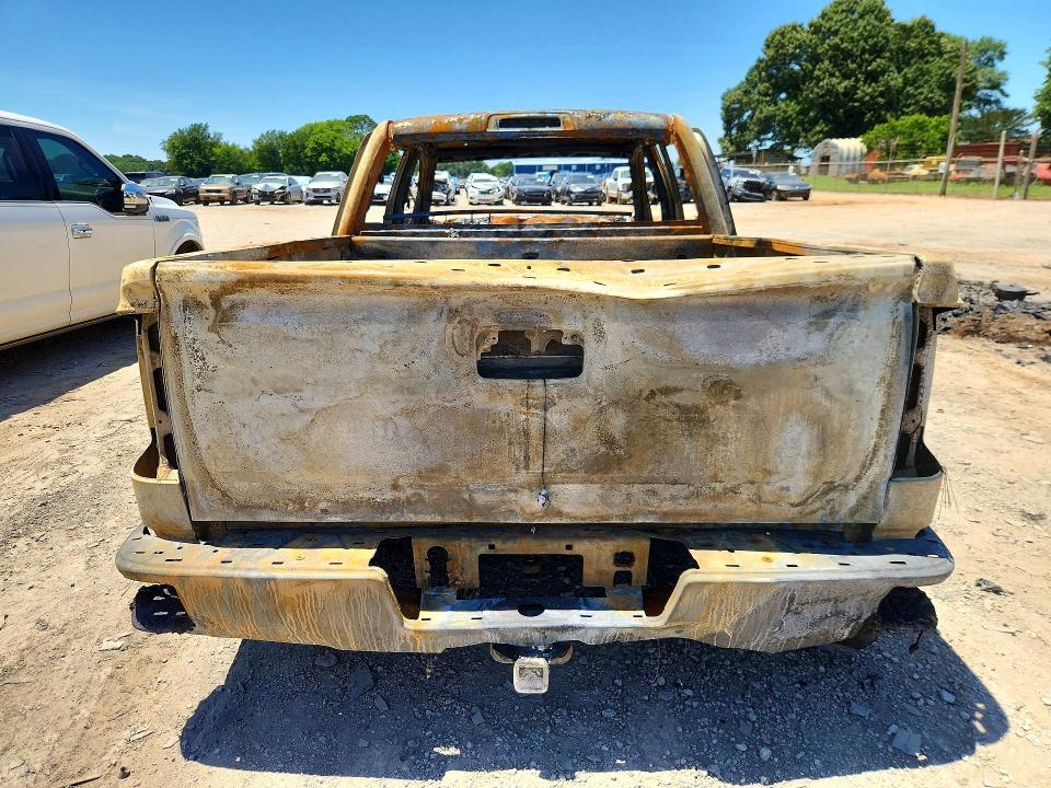 55630996 :رقم المزاد ، 3GCUKSEC1JG368162 vin ، 2018 Chevrolet Silverado مزاد بيع