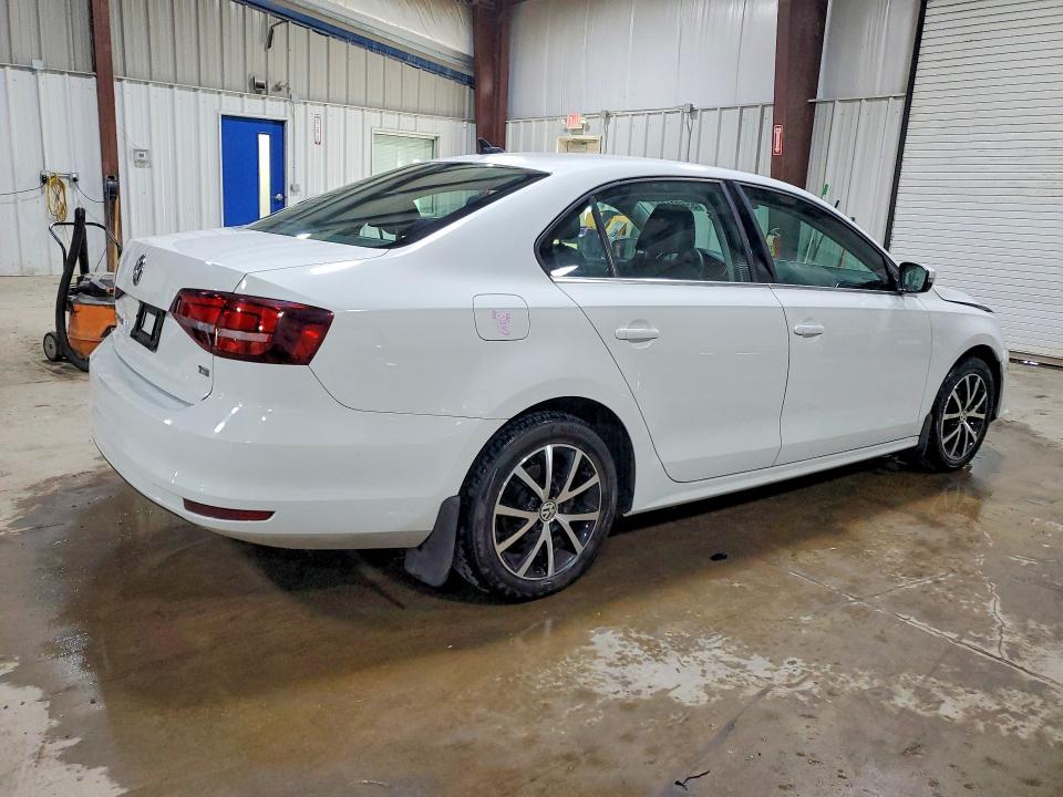 55693106 :رقم المزاد ، 3VWB67AJXJM226520 vin ، 2018 Volkswagen Jetta مزاد بيع