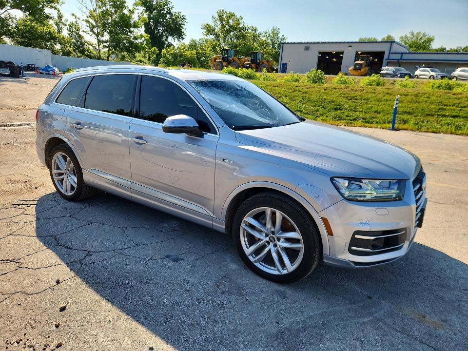 57869526 :رقم المزاد ، WA1VAAF70JD050396 vin ، 2018 Audi Q7 مزاد بيع