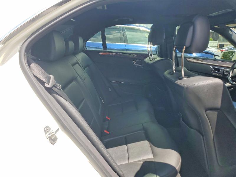 54441186 :رقم المزاد ، WDDHF8HB6AA161024 vin ، 2010 Mercedes-benz E مزاد بيع
