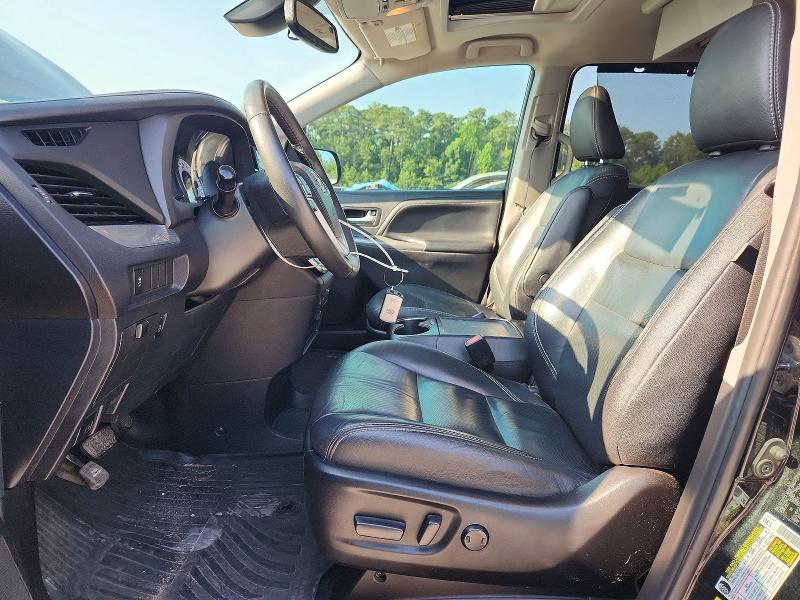 56952026 :رقم المزاد ، 5TDXZ3DC0JS955065 vin ، 2018 Toyota Sienna مزاد بيع