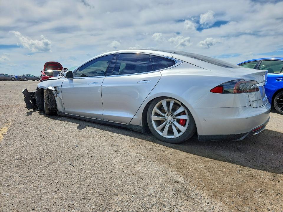 Продажа на аукционе авто 2015 Tesla Model S, vin: 5YJSA1H22FFP69885, номер лота: 57190626
