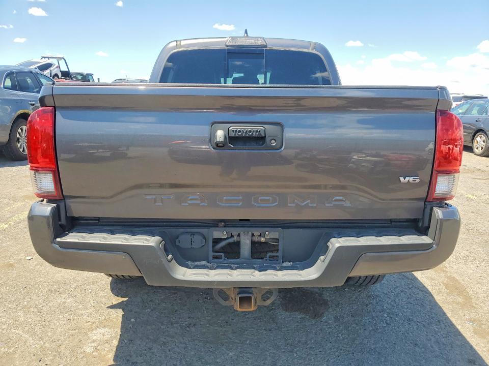 55837226 :رقم المزاد ، 5TFCZ5AN3JX161011 vin ، 2018 Toyota Tacoma مزاد بيع