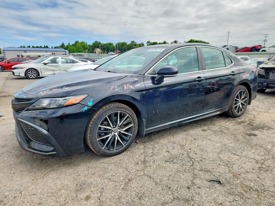 55754216 :رقم المزاد ، 4T1G11BK7NU057873 vin ، 2022 Toyota Camry مزاد بيع