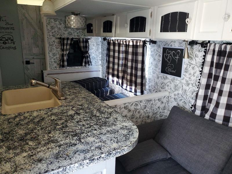 Продажа на аукционе авто 2015 Forest River Rockwood, vin: 4X4TRLB22FZ136048, номер лота: 57993706