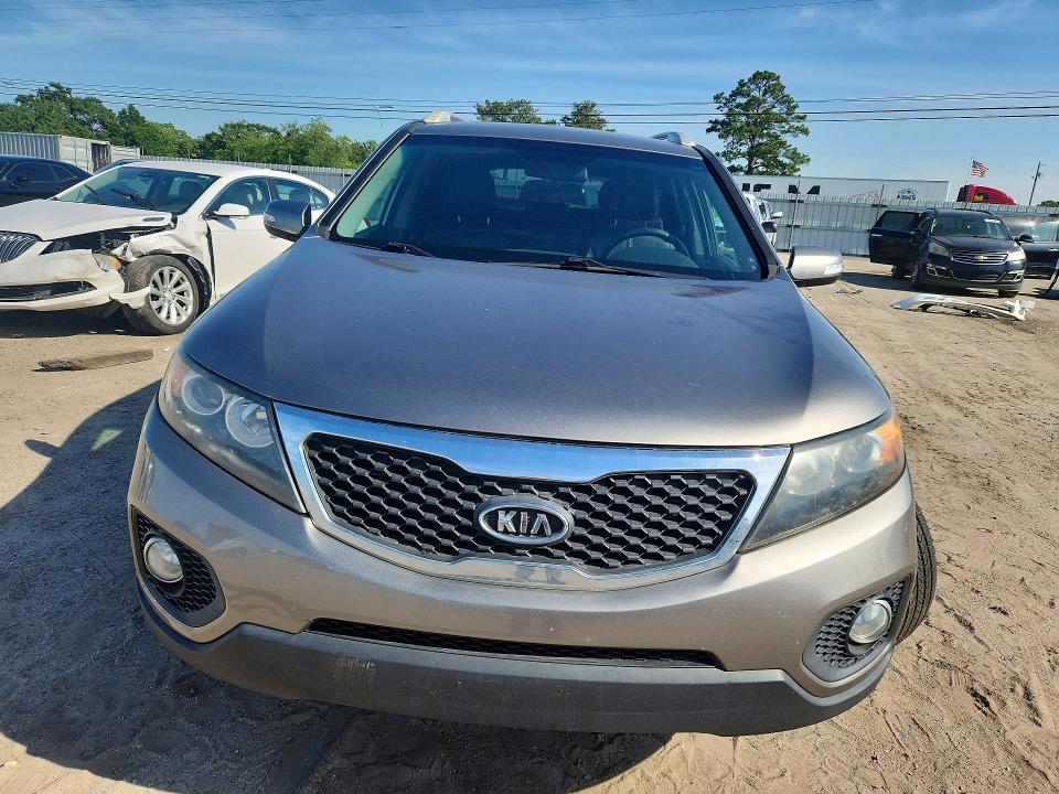 2013 Kia Sorento მანქანა იყიდება აუქციონზე, vin: 5XYKUCA63DG310631, აუქციონის ნომერი: 55552766