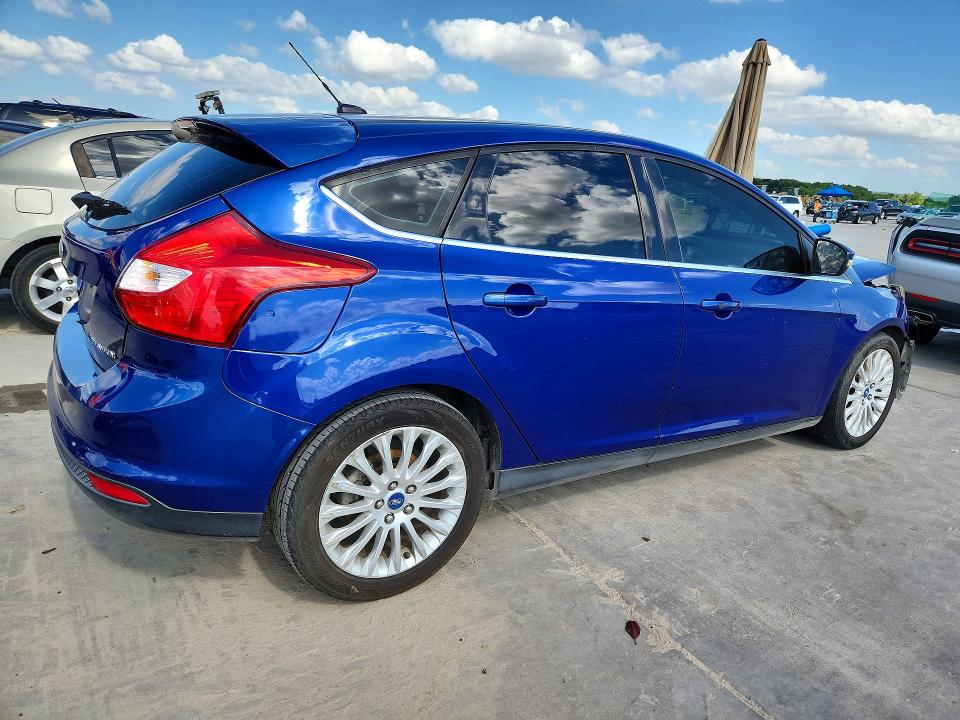 56545186 :رقم المزاد ، 1FAHP3N25CL267234 vin ، 2012 Ford Focus مزاد بيع