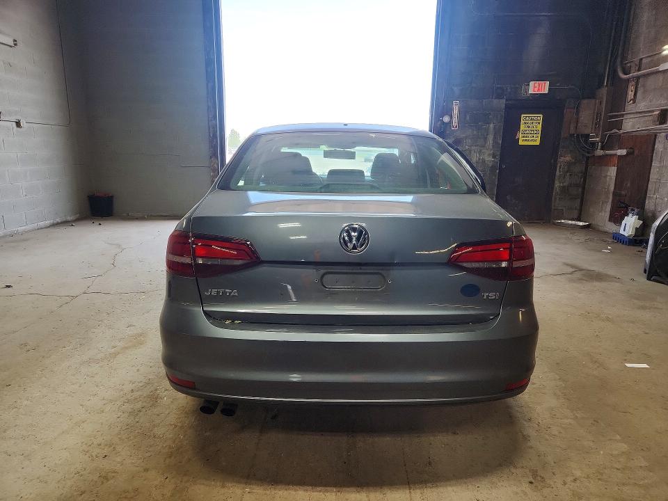 56314806 :رقم المزاد ، 3VW2B7AJ7HM365851 vin ، 2017 Volkswagen Jetta مزاد بيع