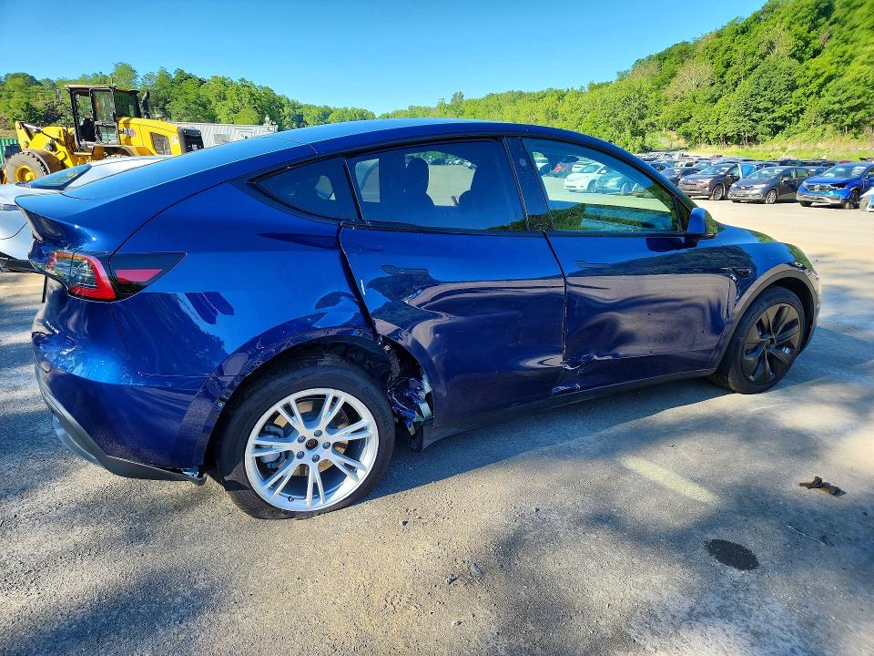 57564566 :رقم المزاد ، 7SAYGDEE4PF827086 vin ، 2023 Tesla Model Y مزاد بيع