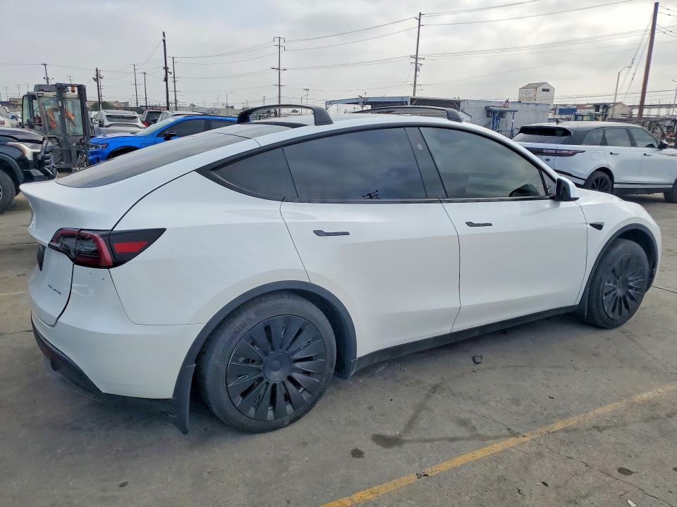 56130996 :رقم المزاد ، 7SAYGAEE1PF881184 vin ، 2023 Tesla Model Y مزاد بيع