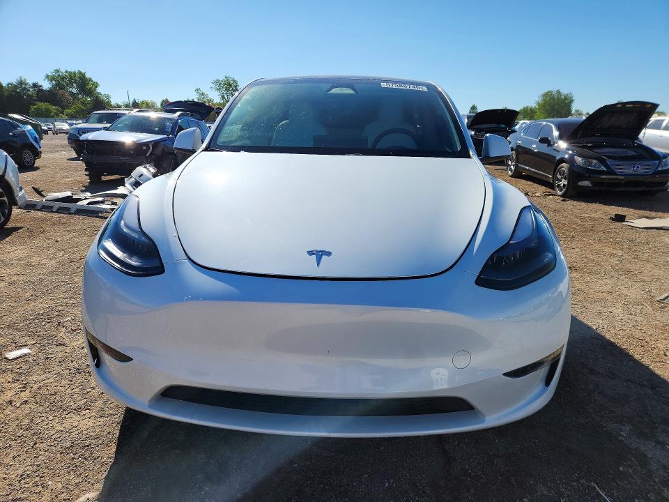 2024 Tesla Model Y მანქანა იყიდება აუქციონზე, vin: 7SAYGAEE2RF117301, აუქციონის ნომერი: 57588746