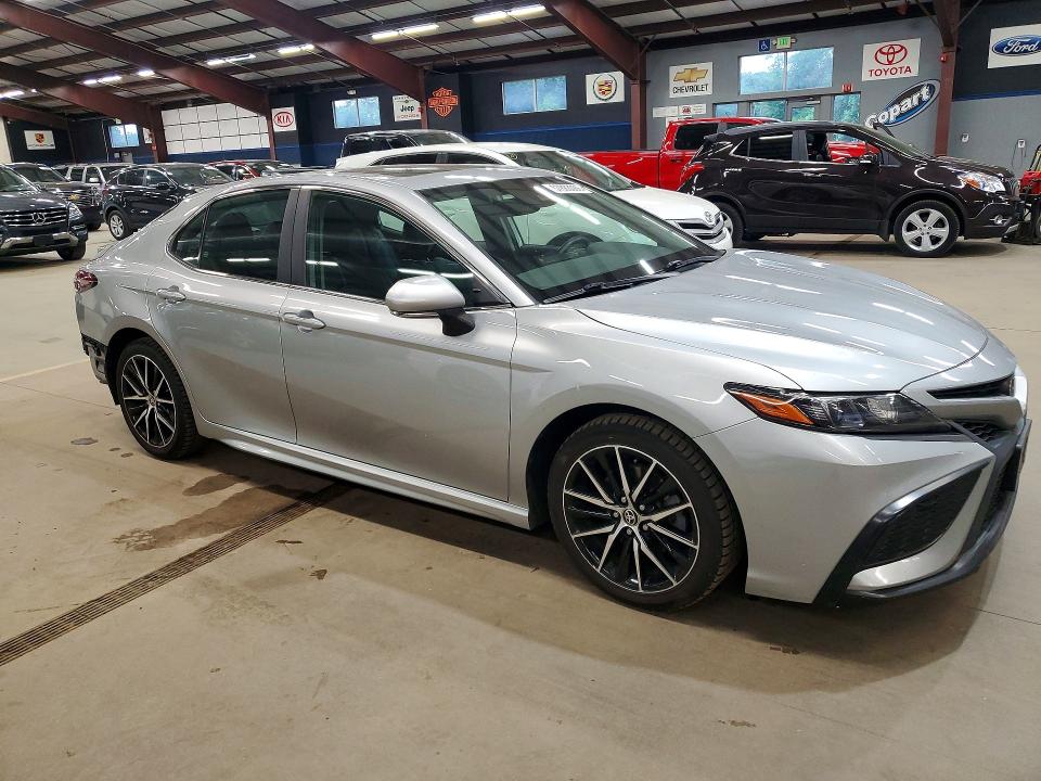 57863066 :رقم المزاد ، 4T1T11BK4MU023242 vin ، 2021 Toyota Camry مزاد بيع