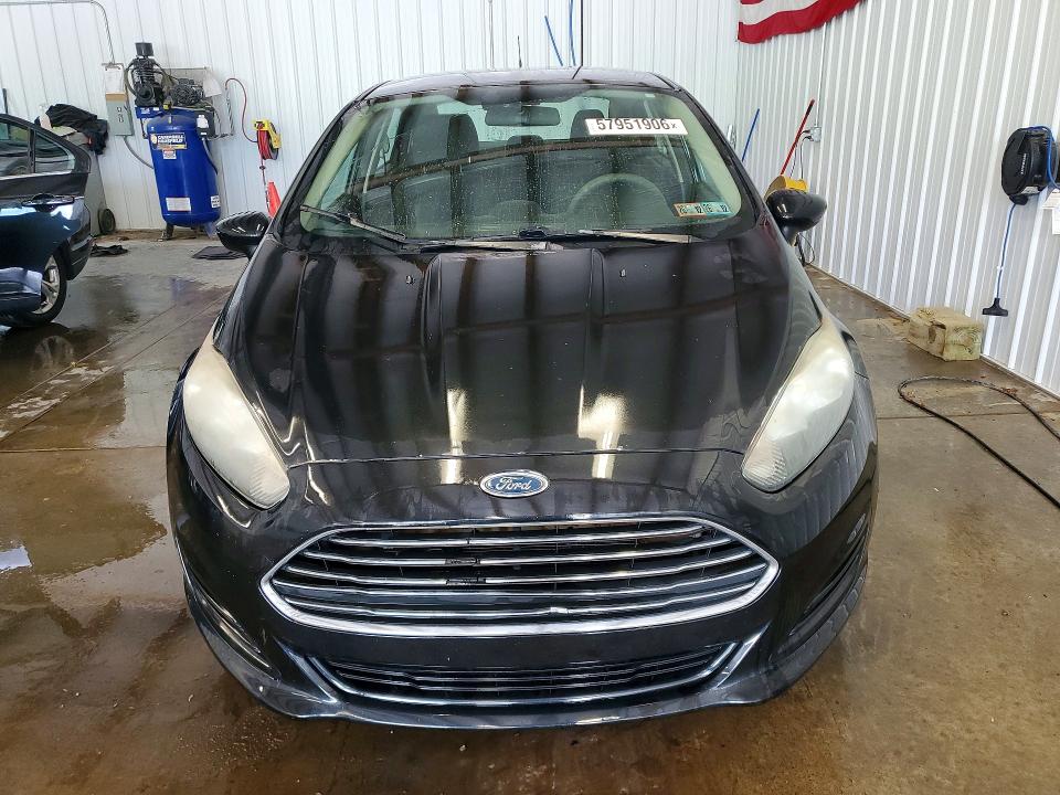 57951906 :رقم المزاد ، 3FADP4AJ9FM158117 vin ، 2015 Ford Fiesta مزاد بيع