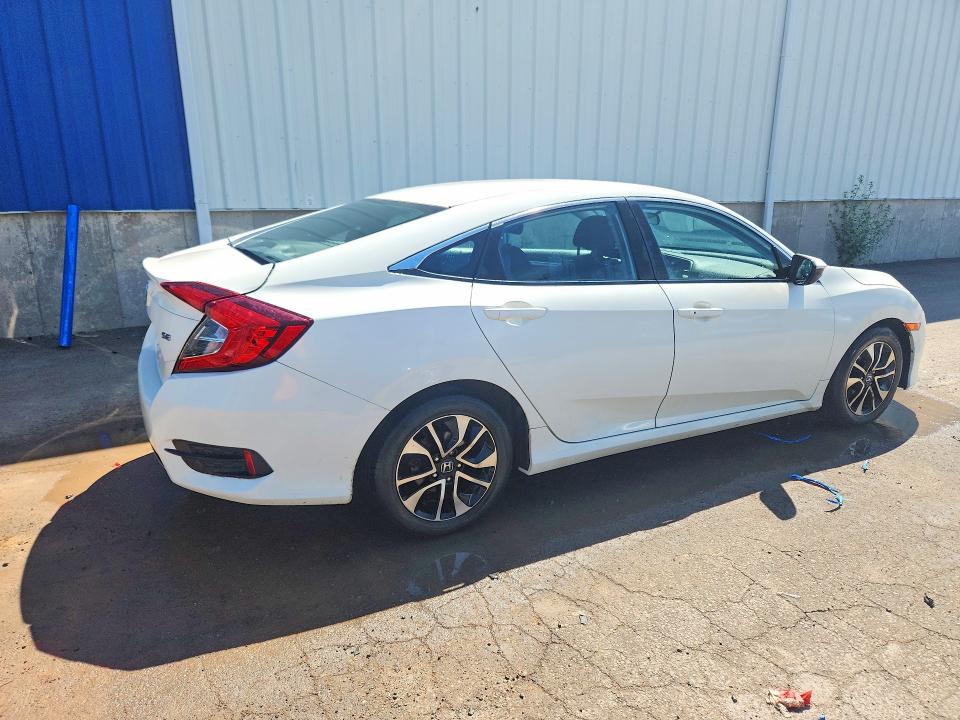 57672156 :رقم المزاد ، 2HGFC2F64JH029377 vin ، 2018 Honda Civic مزاد بيع