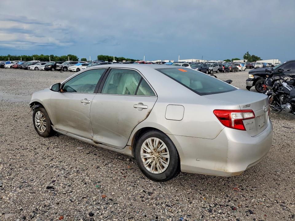 56084956 :رقم المزاد ، 4T4BF1FK4ER423851 vin ، 2014 Toyota Camry مزاد بيع