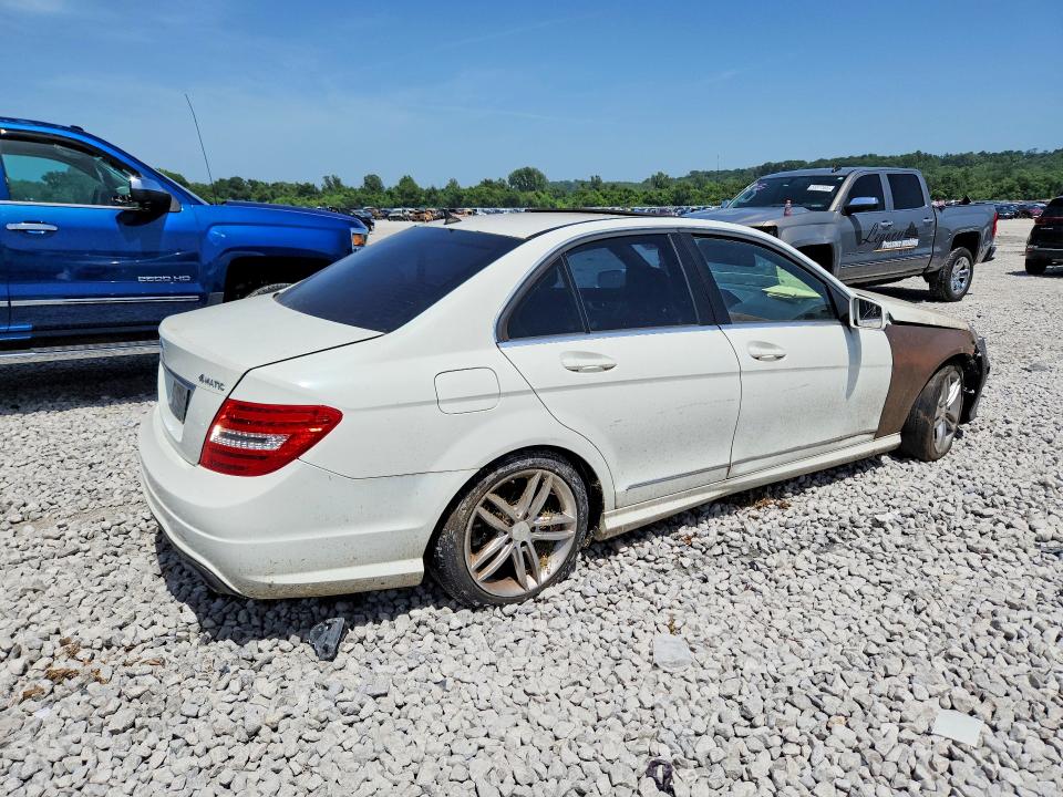 2012 Mercedes-benz C მანქანა იყიდება აუქციონზე, vin: WDDGF8BB2CR239520, აუქციონის ნომერი: 85987325