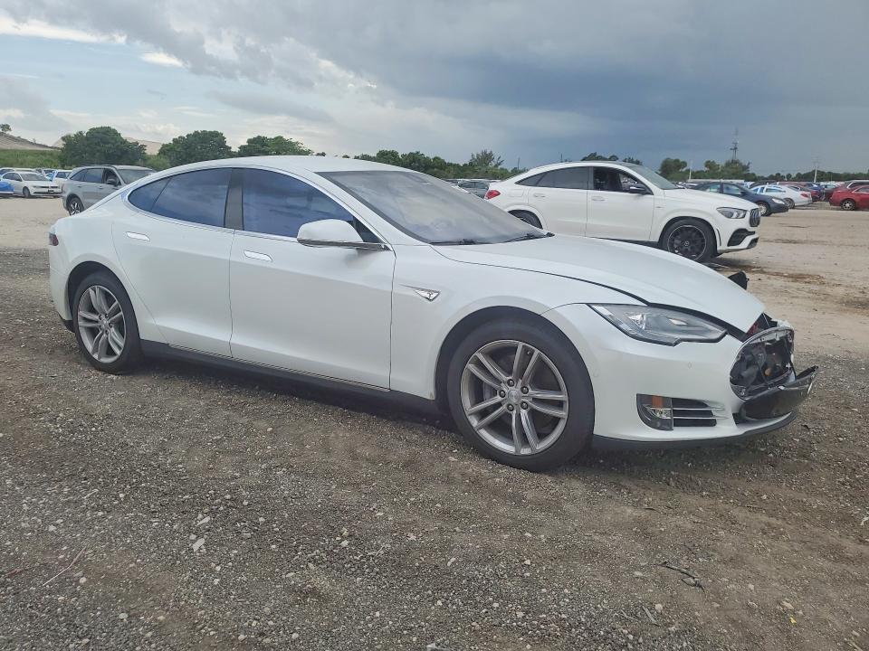 2015 Tesla Model S მანქანა იყიდება აუქციონზე, vin: 5YJSA1H1XFFP70936, აუქციონის ნომერი: 55724146