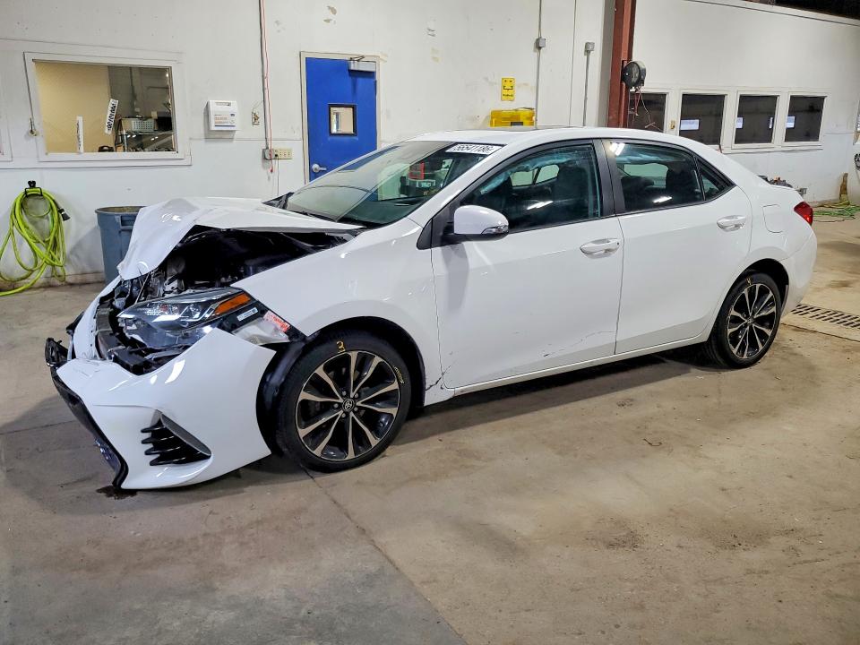56541186 :رقم المزاد ، 5YFBURHE3HP619694 vin ، 2017 Toyota Corolla مزاد بيع