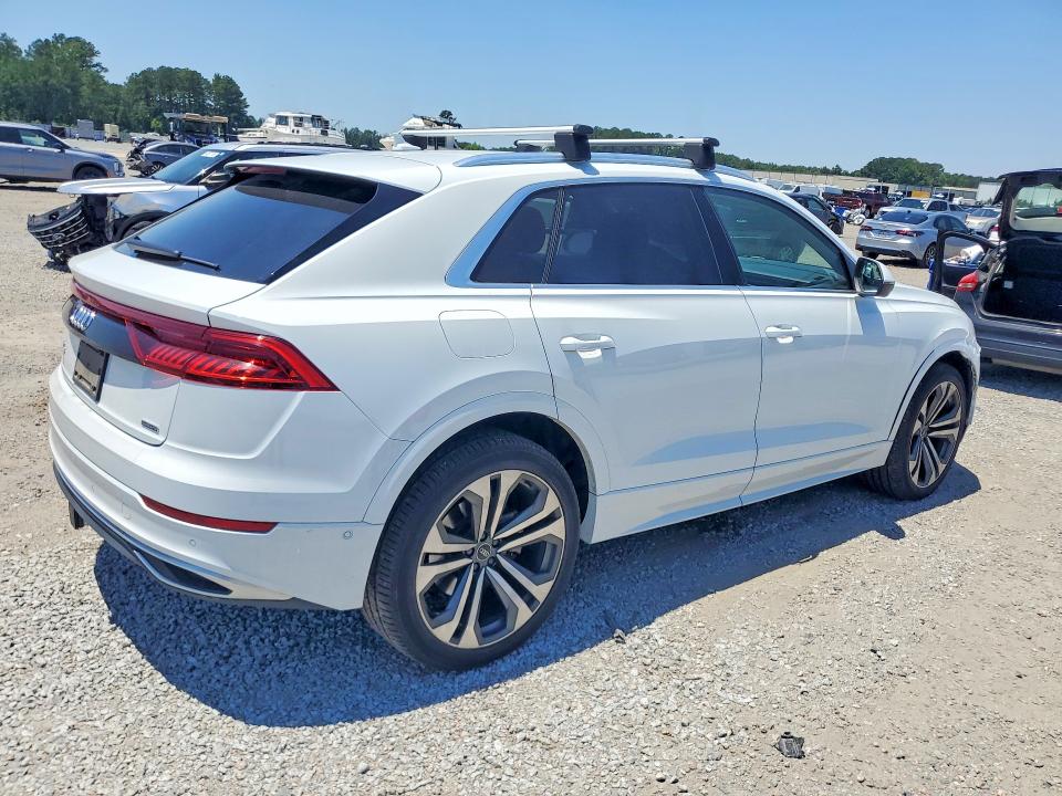 56090156 :رقم المزاد ، WA1CVAF18MD025824 vin ، 2021 Audi Q8 مزاد بيع