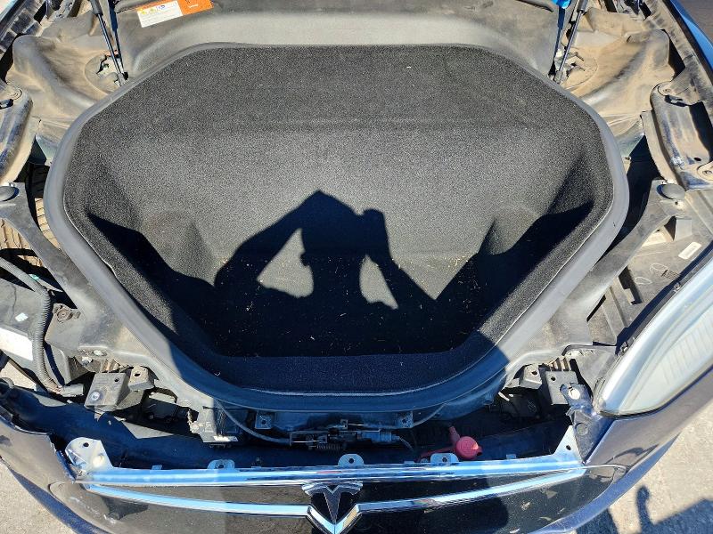 58128356 :رقم المزاد ، 5YJSA1H25FFP69282 vin ، 2015 Tesla Model S مزاد بيع