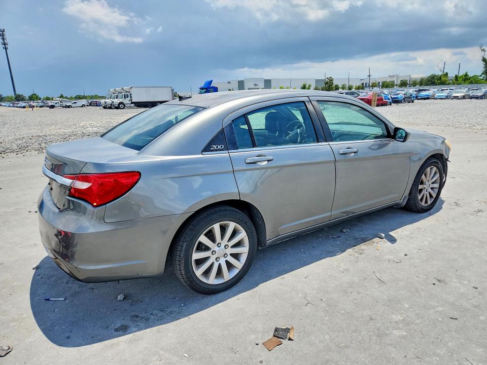 58632566 :رقم المزاد ، 1C3CCBBB6CN226540 vin ، 2012 Chrysler 200 مزاد بيع