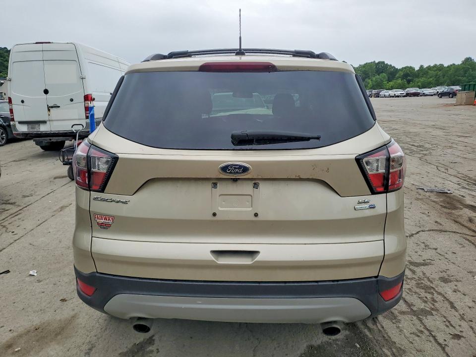 57211526 :رقم المزاد ، 1FMCU9GD2JUA40424 vin ، 2018 Ford Escape مزاد بيع