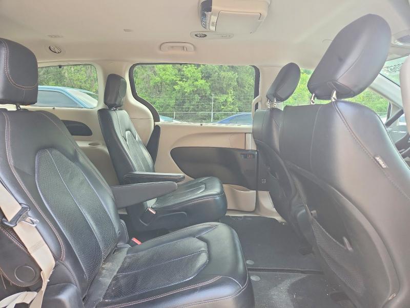 56583056 :رقم المزاد ، 2C4RC1BG6JR353509 vin ، 2018 Chrysler Pacifica مزاد بيع