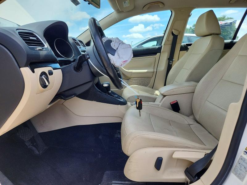 57496936 :رقم المزاد ، 3VWPZ7AJ0BM605122 vin ، 2011 Volkswagen Jetta مزاد بيع