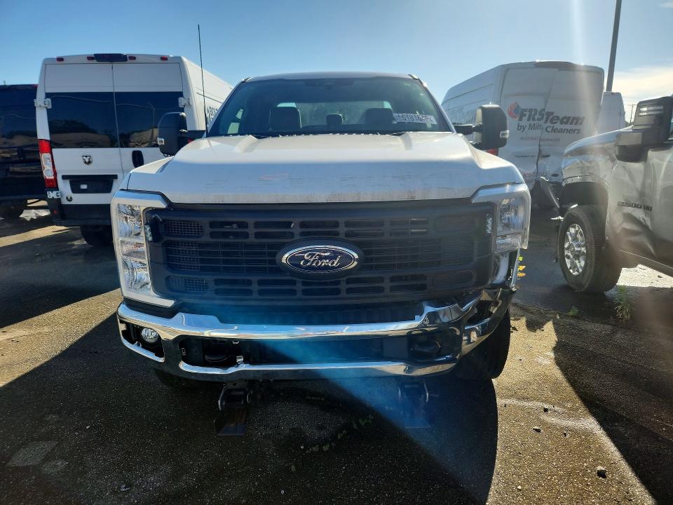 2024 Ford F350 მანქანა იყიდება აუქციონზე, vin: 1FT8X3BA9RED61121, აუქციონის ნომერი: 56181646