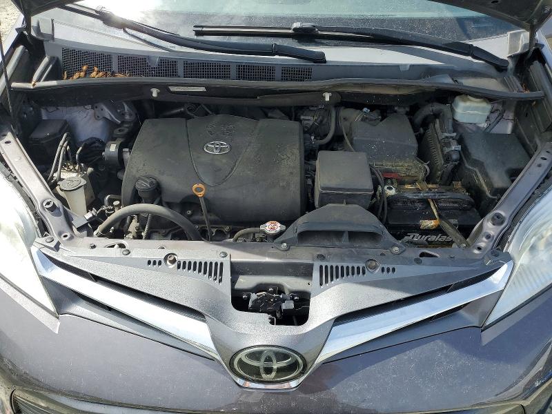 56599976 :رقم المزاد ، 5TDYZ3DC1KS989490 vin ، 2019 Toyota Sienna مزاد بيع