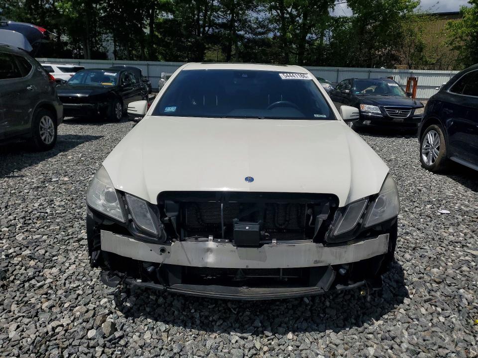 54441186 :رقم المزاد ، WDDHF8HB6AA161024 vin ، 2010 Mercedes-benz E مزاد بيع