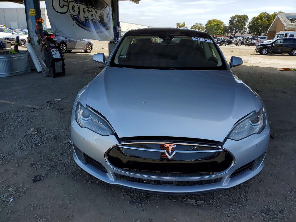 56377926 :رقم المزاد ، 5YJSA1E16FF116097 vin ، 2015 Tesla Model S مزاد بيع
