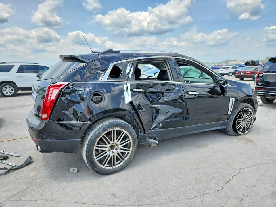 58323616 :رقم المزاد ، 3GYFNCE34FS571888 vin ، 2015 Cadillac Srx مزاد بيع