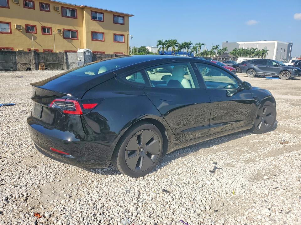 58221876 :رقم المزاد ، 5YJ3E1EB3NF261906 vin ، 2022 Tesla Model 3 مزاد بيع