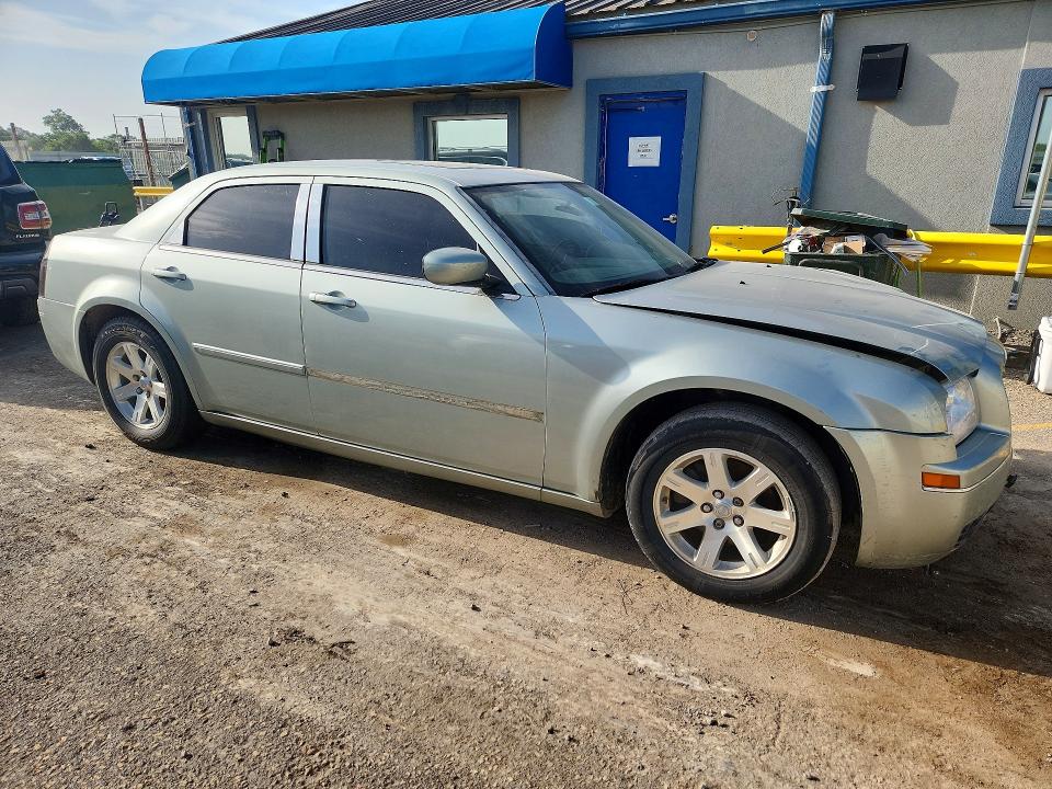 2006 Chrysler 300 მანქანა იყიდება აუქციონზე, vin: 2C3KA53GX6H121770, აუქციონის ნომერი: 59000546