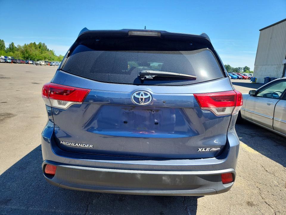Продаж на аукціоні авто 2018 Toyota Highlander, vin: 5TDJZRFH9JS898267, номер лоту: 55489206