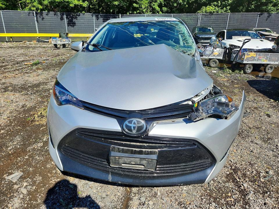 57497716 :رقم المزاد ، 5YFBURHE7HP612201 vin ، 2017 Toyota Corolla مزاد بيع